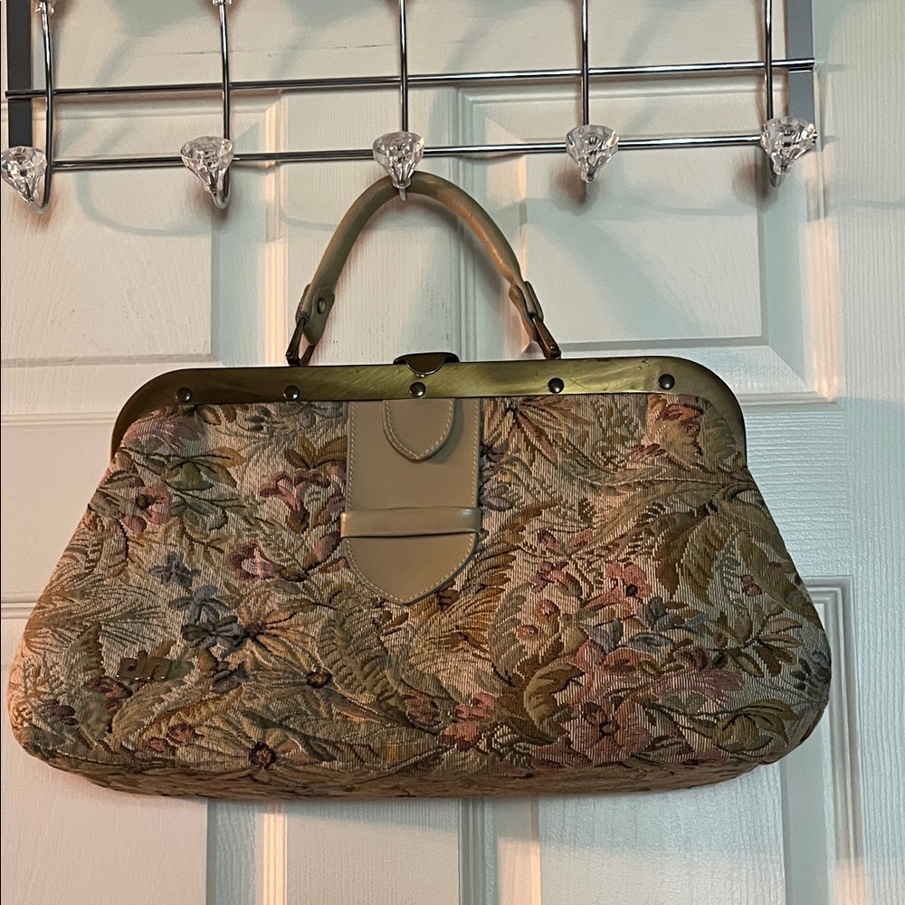 Elegant Floral Tapestry Bag